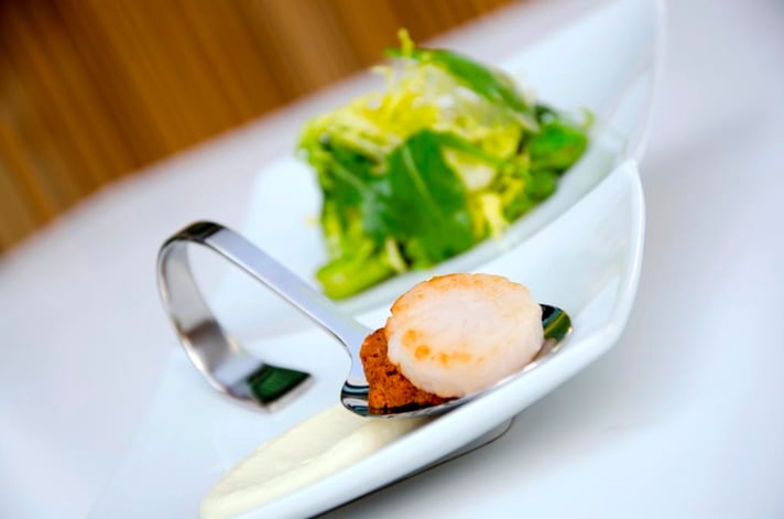 Using Tafelstern Showpieces to Showcase Seared Scallops